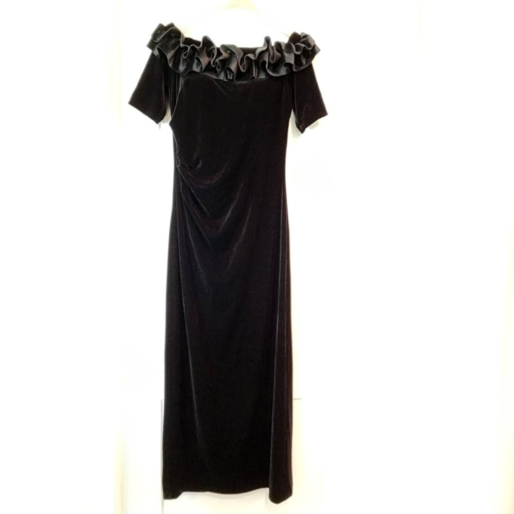 NWT XSCAPE Black Velvet Off-Shoulder Ruffle‎ Gown 16 Formal Event Wedding Ball - Picture 2 of 16